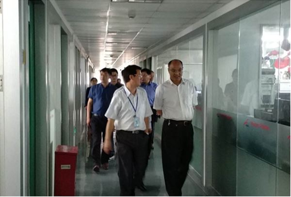 熱烈歡迎省臺辦副主任王魯寧蒞臨慧聚藥業參觀指導